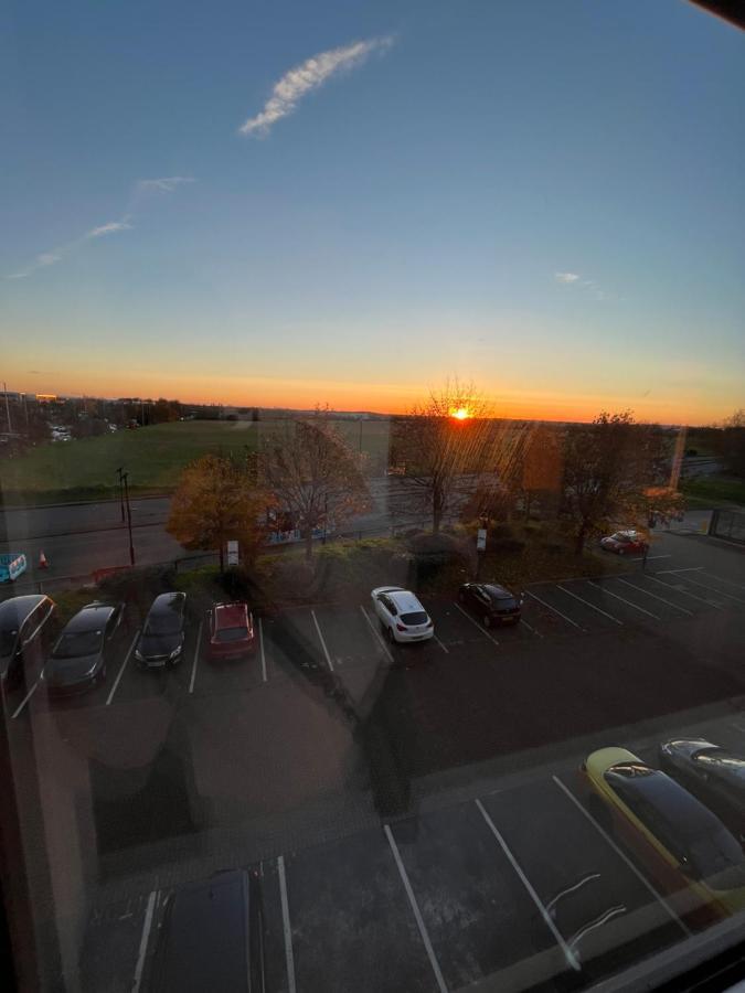 Aeropartment & Aerotel, London Heathrow Airport, Terminal 4, Ev Stations & Cheap Parking On Site! Hillingdon Eksteriør billede